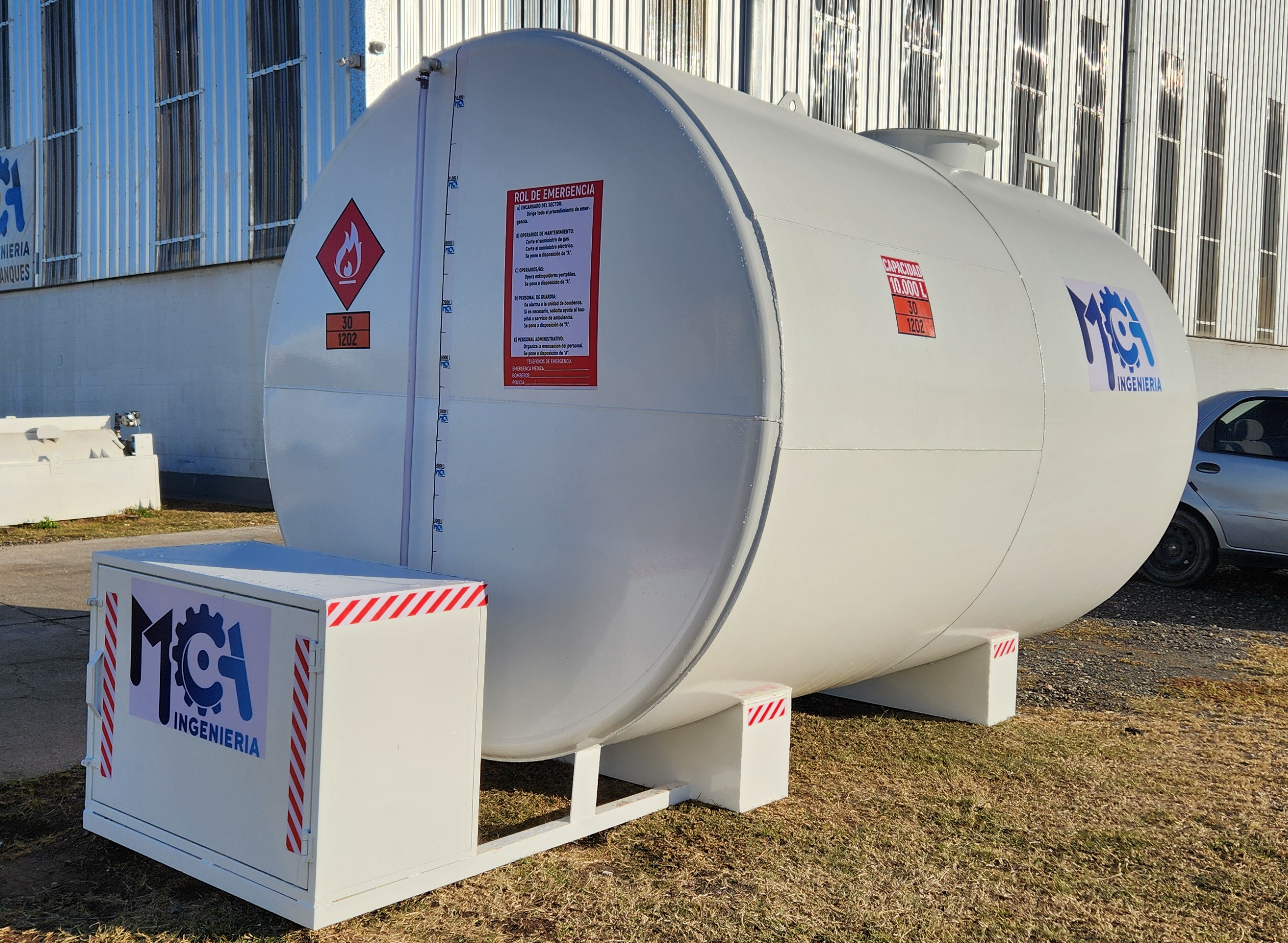 Detalle de boca de hombre y escalera