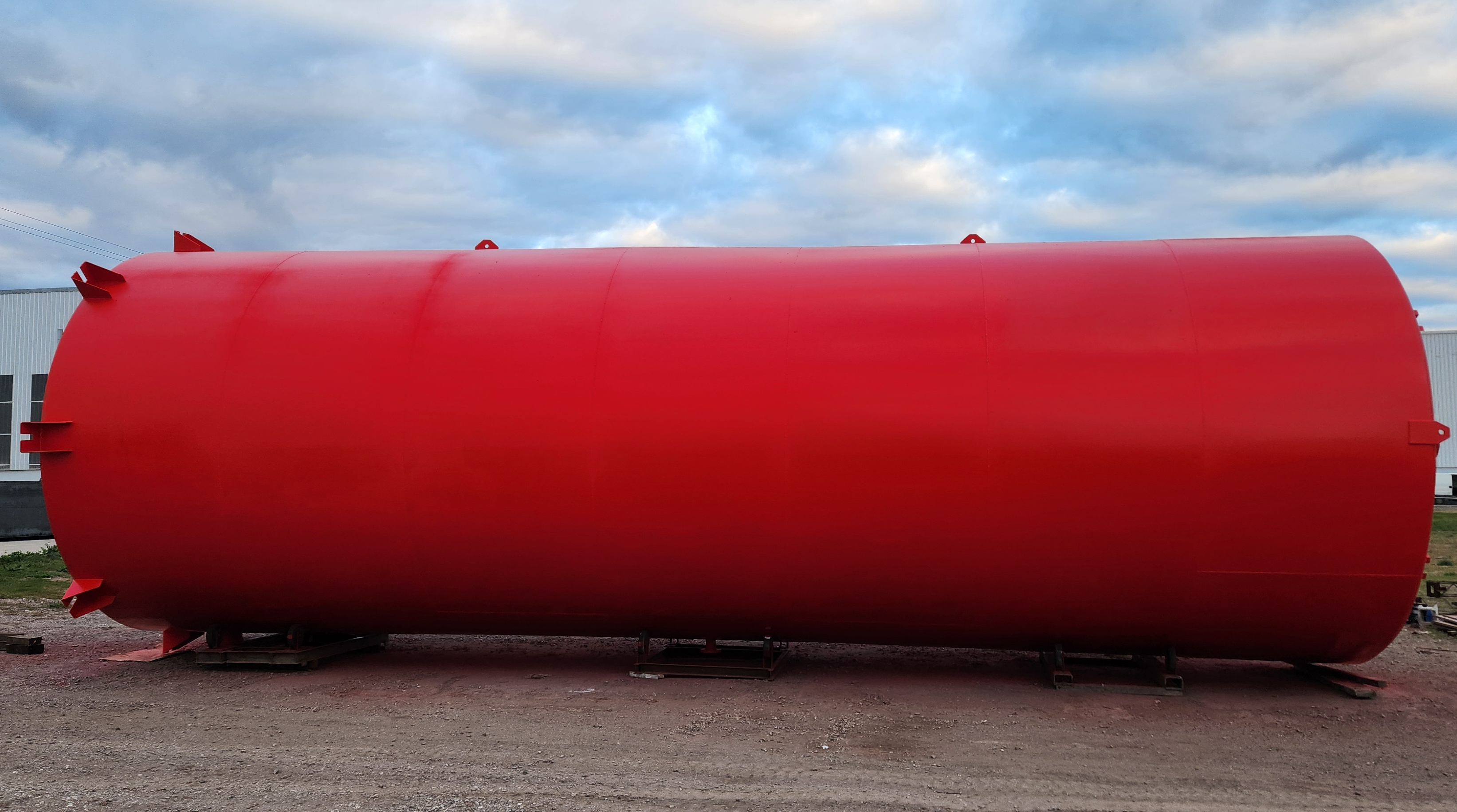 Detalle de escalera y boca de hombre