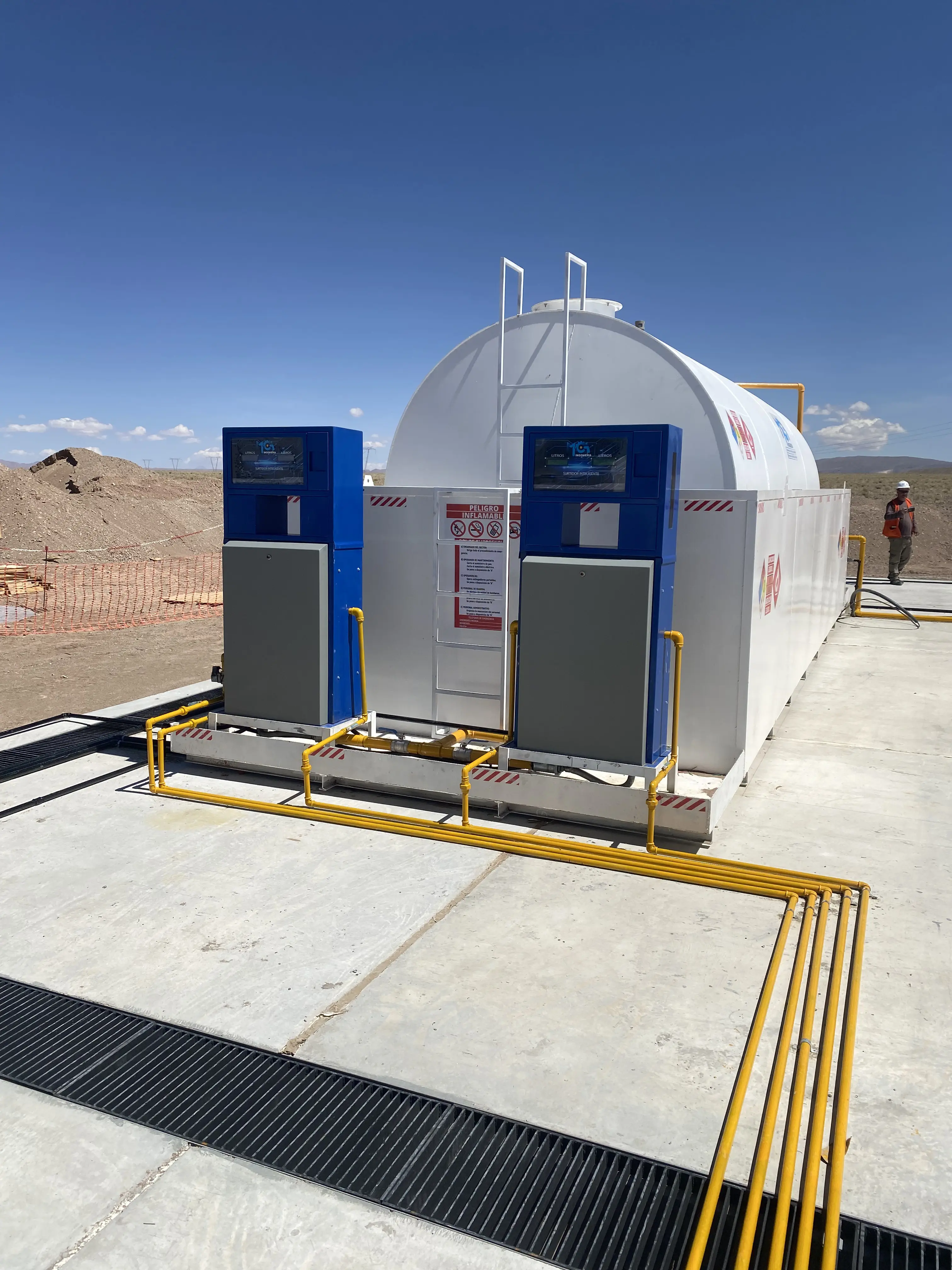 Surtidor cargando automáticamente un grupo electrógeno