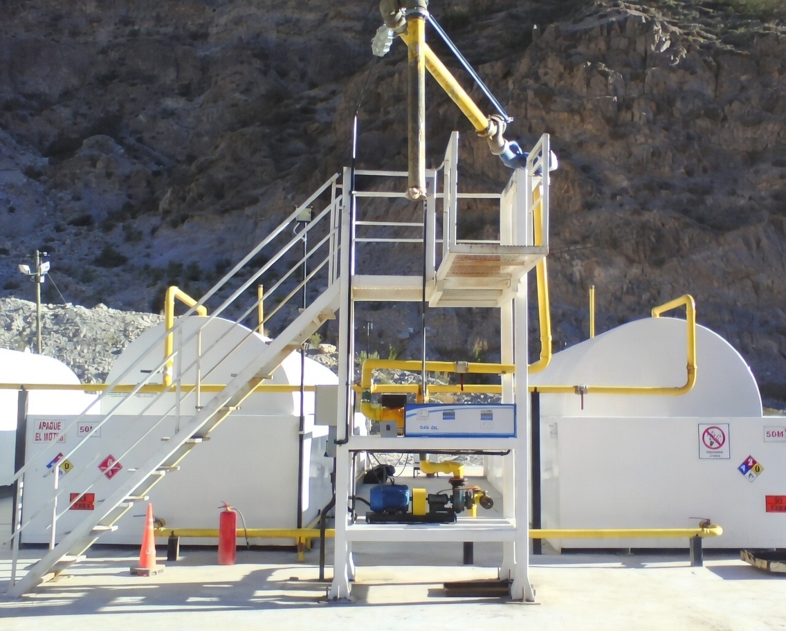 Vista del sistema completo: tanques y brazo de carga